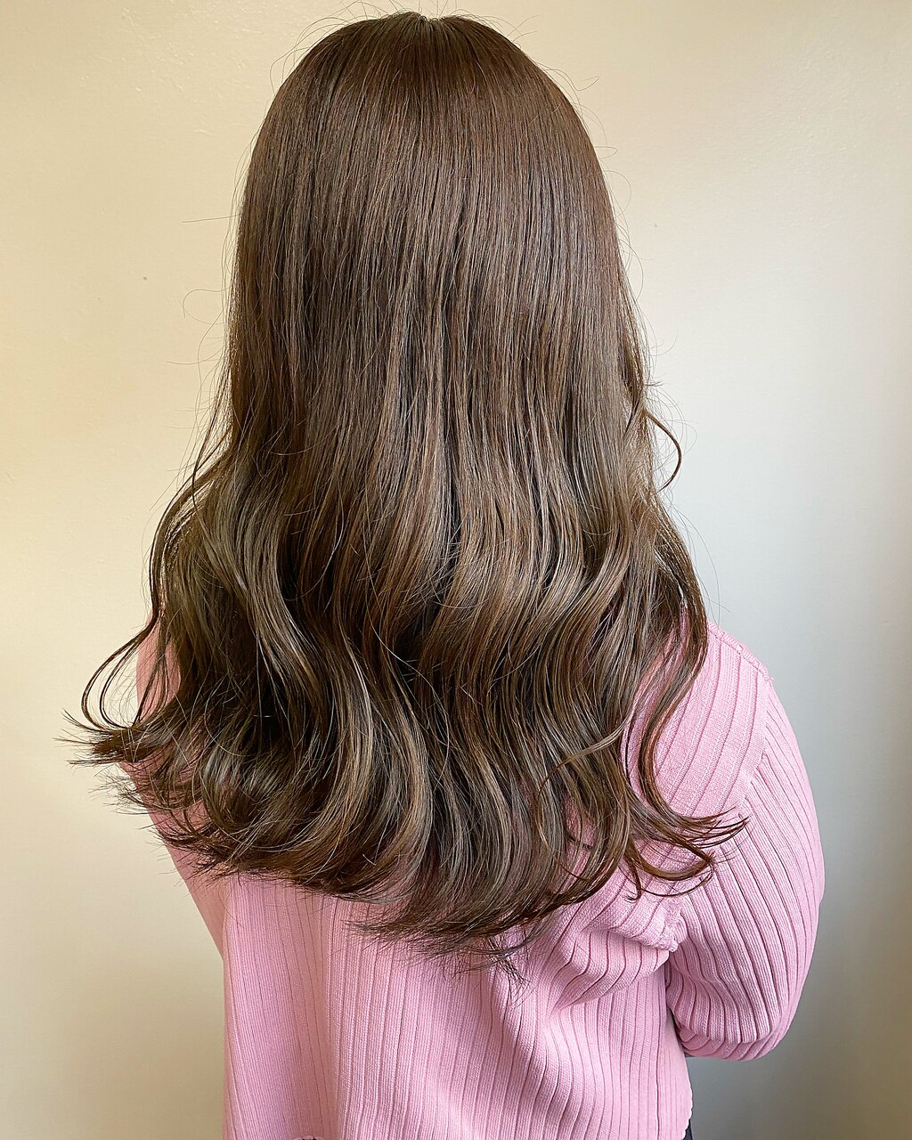 オリーブカラー×ロングスタイル