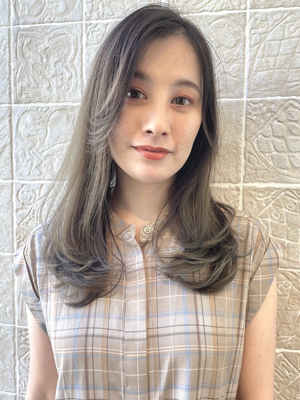 顔周りレイヤー ワンカールレイヤーカット イルミナカラー表参道