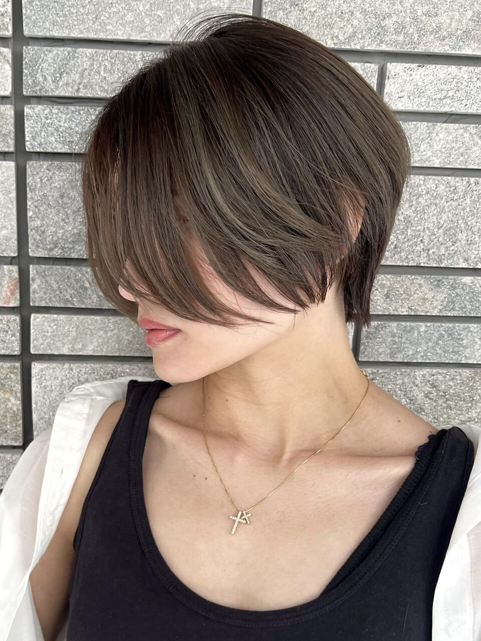 大人外国人風ショートレイヤーボブ 前下がりボブ 学割U24 A0524
