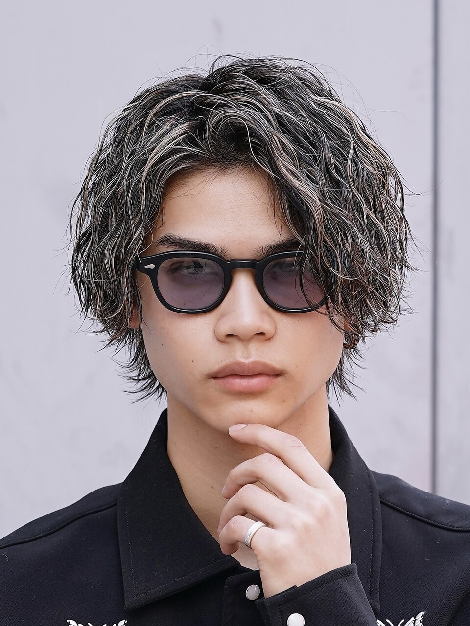 渋谷メンズハイライトメンズパーマセンターパートウルフカット