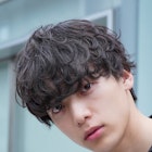 緩めパーマbtsテテ風シャドウパーマ韓国センターパート渋谷眉毛