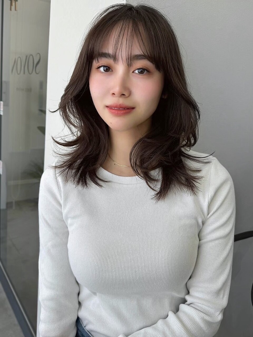 レイヤーカットワンカールセミディシアカラーオリーブベージュ