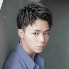 スーツ短髪ツーブロック束感モテる黒髪シークレットパーマ流行