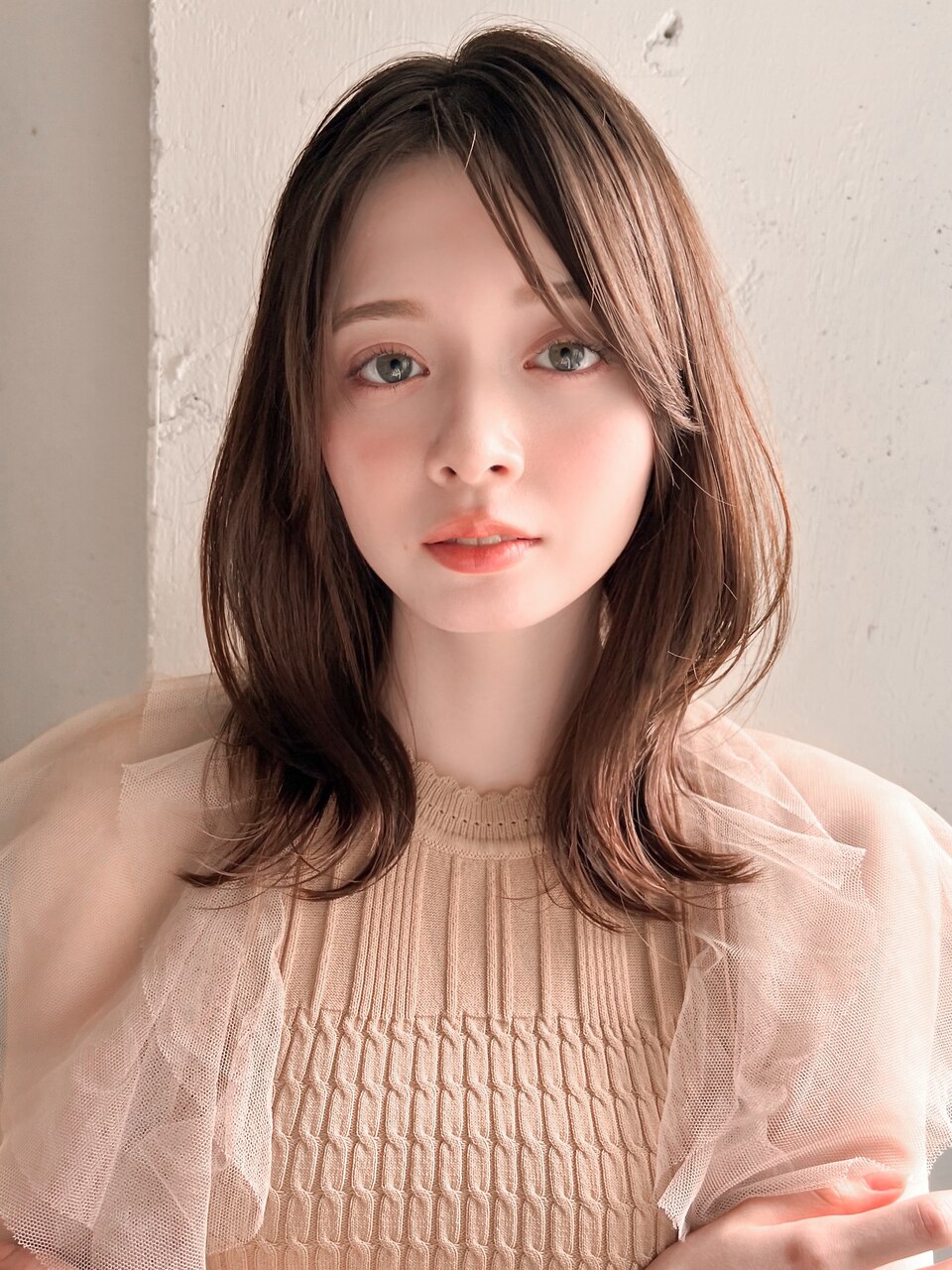 透明感シアーラベンダーベージュカラーくびれセミディ小顔カット