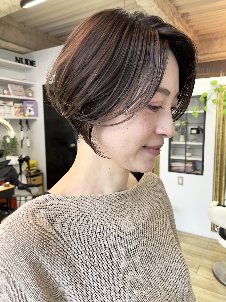 NUDE白髪ぼかしハイライトカラー脱白髪染め 大人ショートボブ