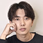 韓国へアカルマパーマカルマバング センターパート黒髪ウルフ