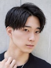ナチュラル　センターパート　刈り上げマッシュ　アップバング