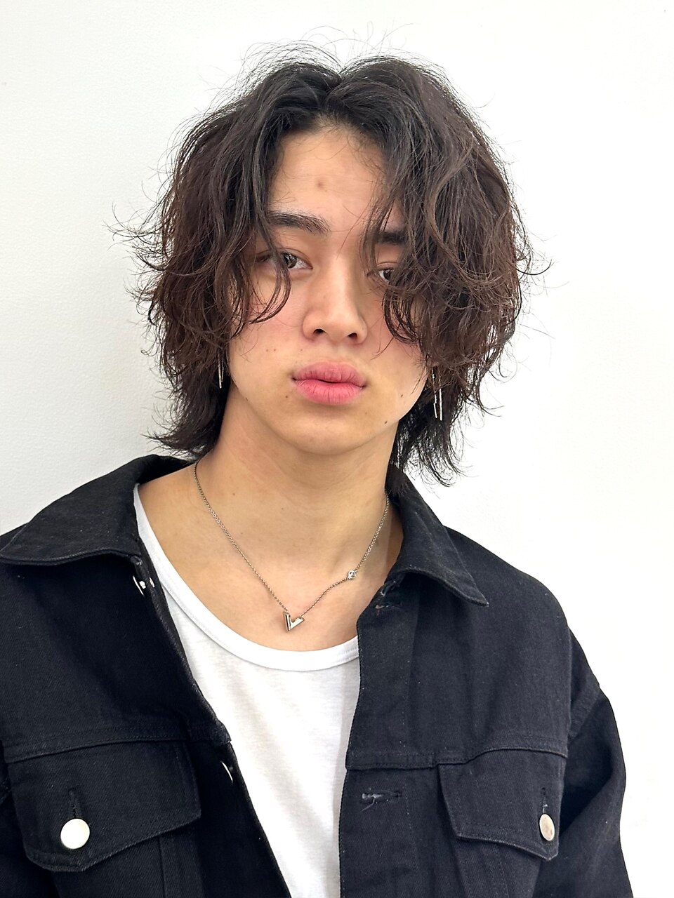センターパート×ウルフで作る、波巻きスパイラルパーマスタイル