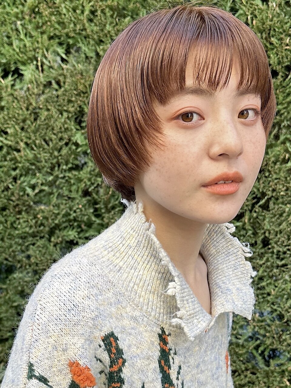 顔まわりレイヤー/前上がりボブ