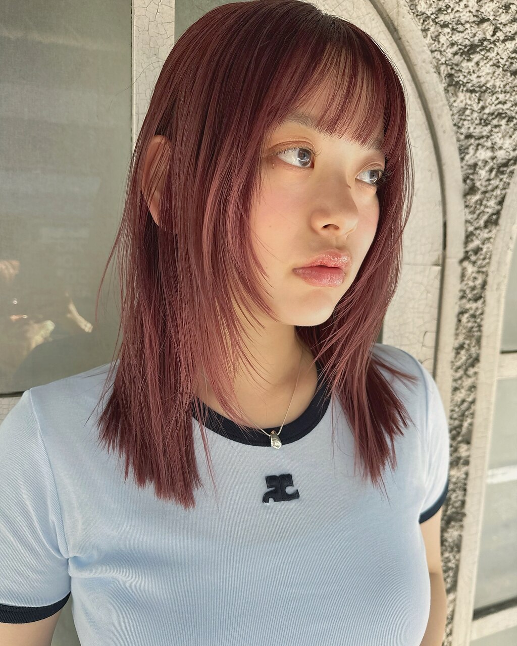 レイヤーミディアムピンクベージュ前髪ありブリーチあり