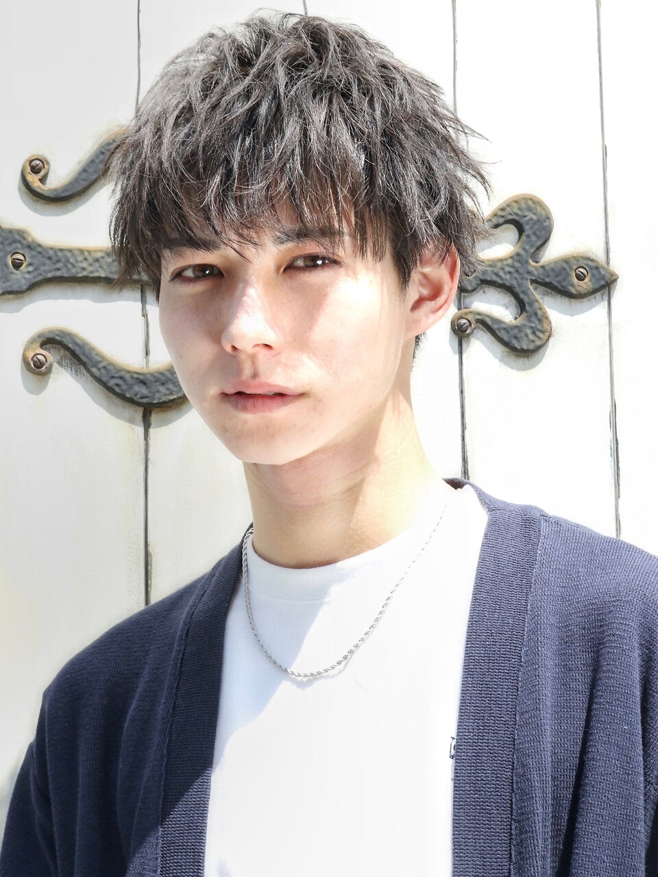 黒髪束無造作間ショート
