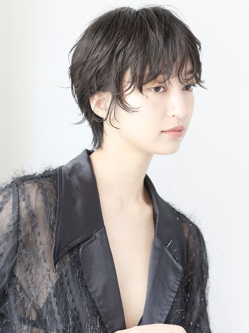 ブルーブラック　ニュアンス　洗練　ショートヘア　30代40代
