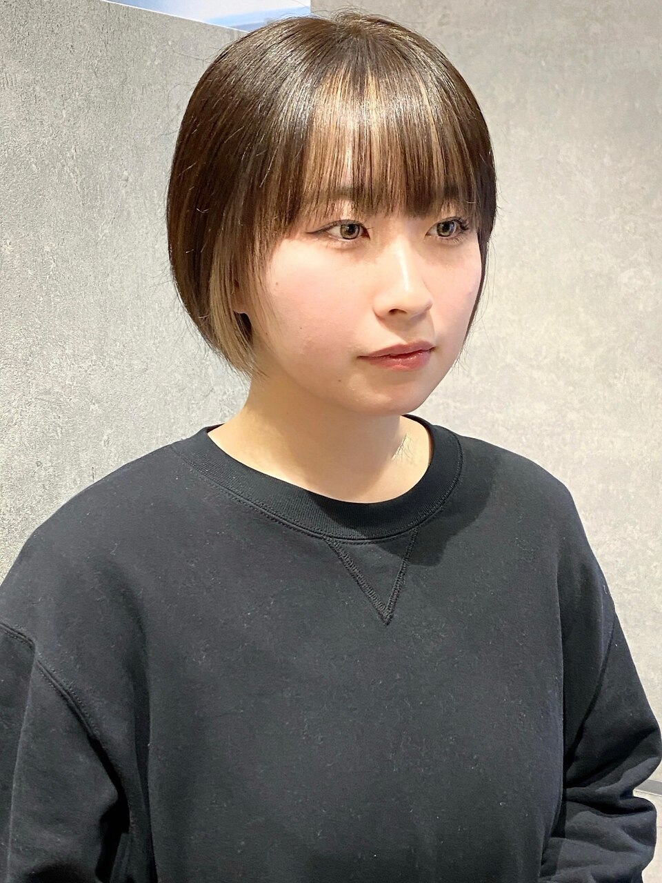 顔まわりインナーカラーでおしゃれミニボブ!