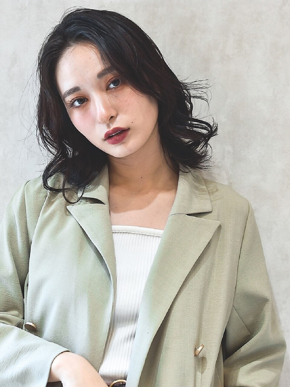 ミディレイヤー×クールブラックで大人可愛く◇