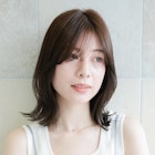 伸ばしかけ外ハネレイヤーボブシースルーバングオリーブカラー