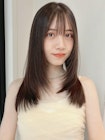 レイヤーカット　セミロング　ストレートヘア　ベージュ