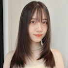 レイヤーカット セミロング ストレートヘア ベージュ