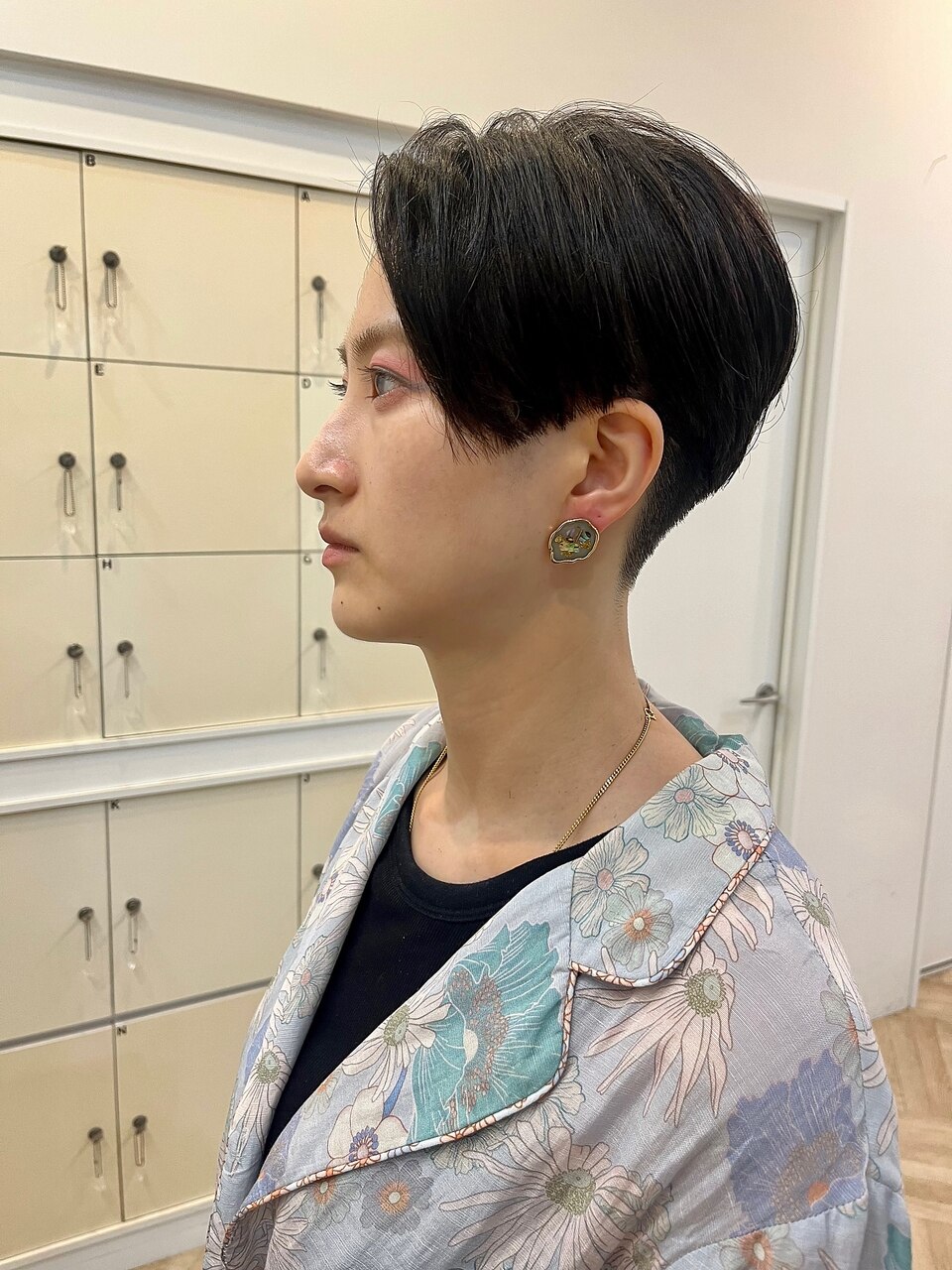 黒髪ハンサムショート ・刈り上げ