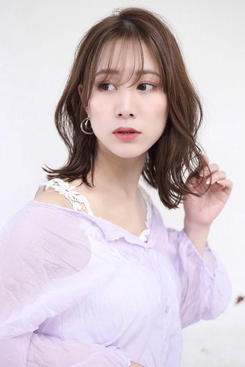 大人韓国風前髪ひし形くびれレイヤー×カーキベージュ