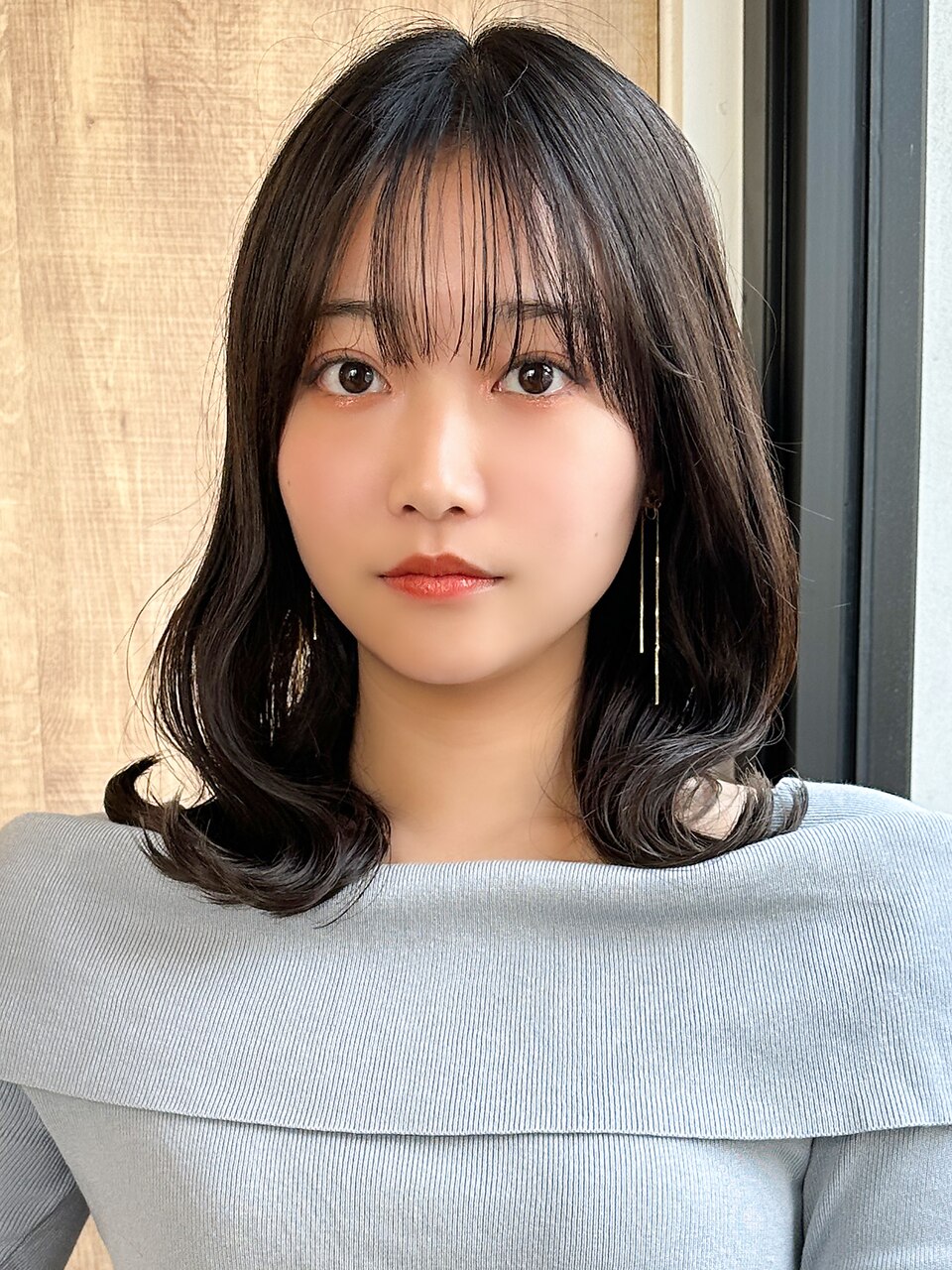 透明感アッシュブラック×大人かわいいミディアム