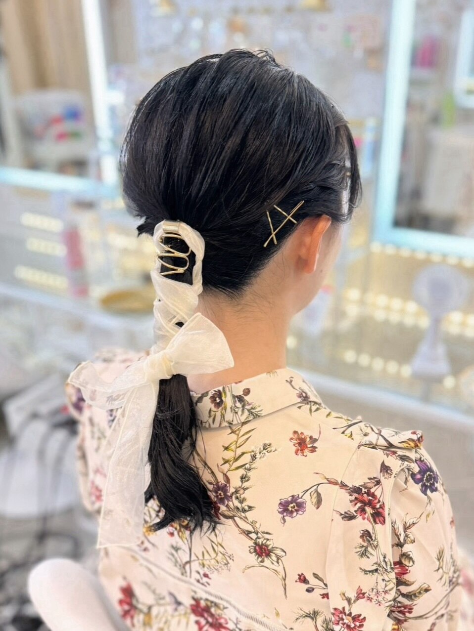 結婚式 二次会 お呼ばれ ローポニー×リボン・ゴールドピン