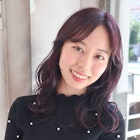 透き通るラベンダーカラーが印象的!セミロング/センターパート