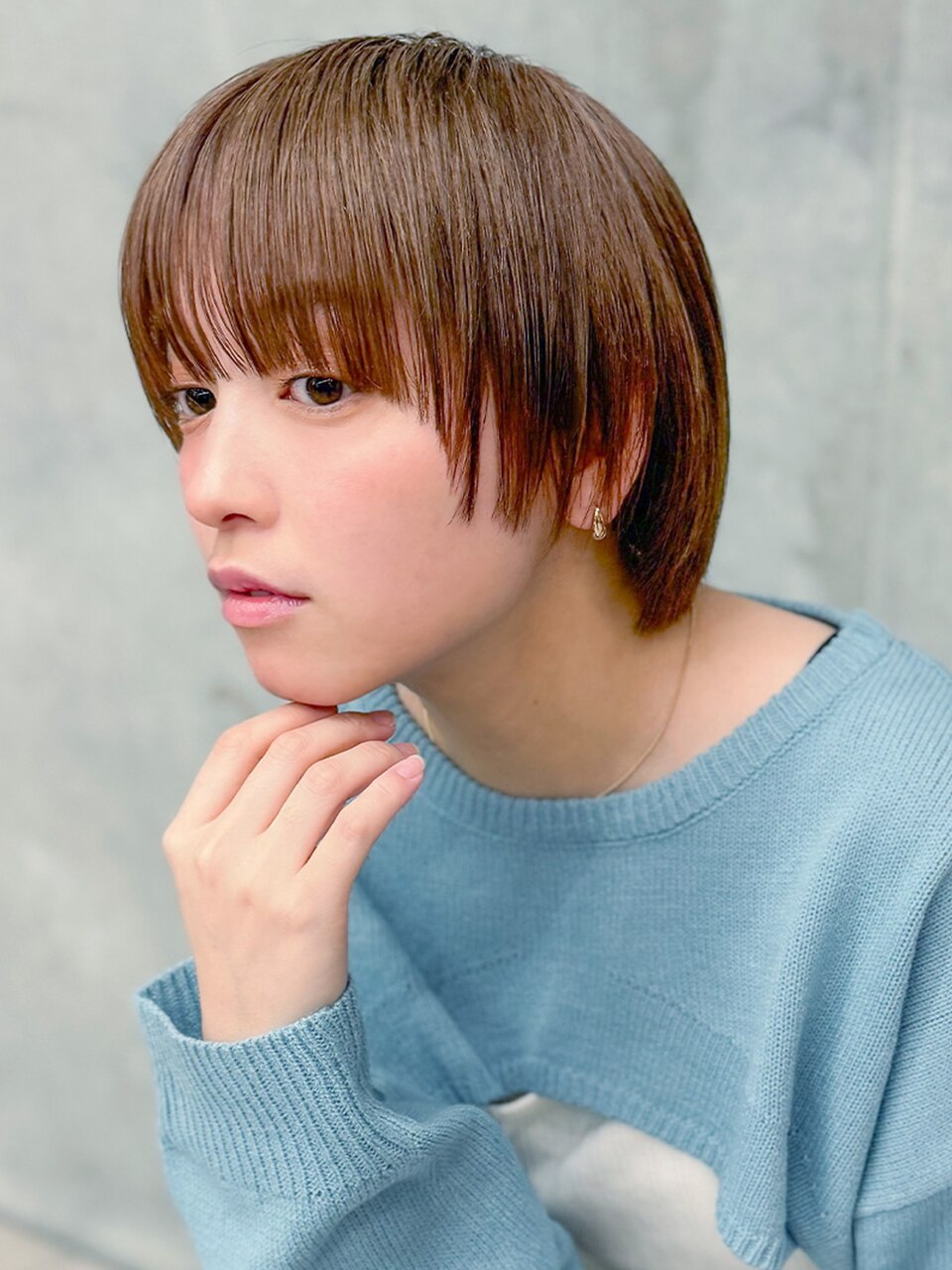 小顔みせ20代30代レイヤーショート