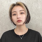 コントラストのあるベージュカラーのインナーカラー