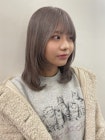 赤みを消してくれるくすみ感が人気のグレージュカラー