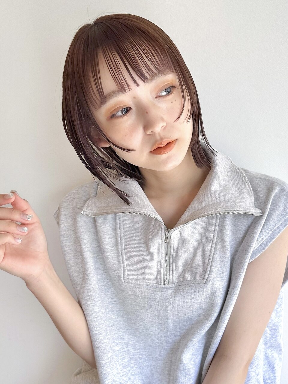 ちょこんと顔まわりレイヤー×切りっぱなしボブ