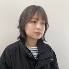 女性らしく上品な印象を与える、レイヤーカットスタイル