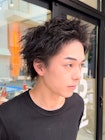 ラフな質感の無造作パーマ×スパイキーショートスタイル