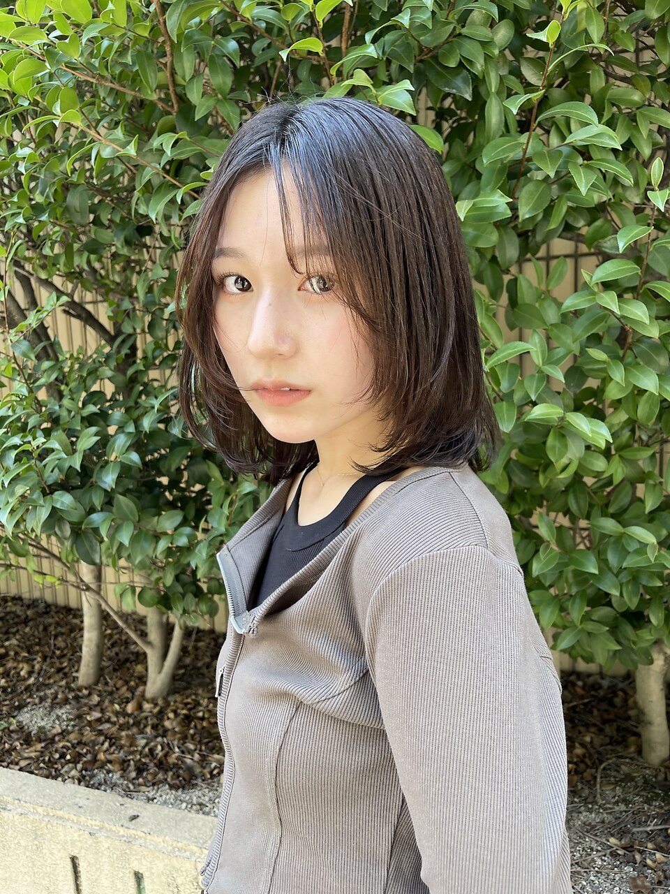 顔まわりレイヤー　ナチュラルライン　グレージュ　アッシュ