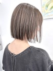 白髪ぼかし×パツッとストレートボブ