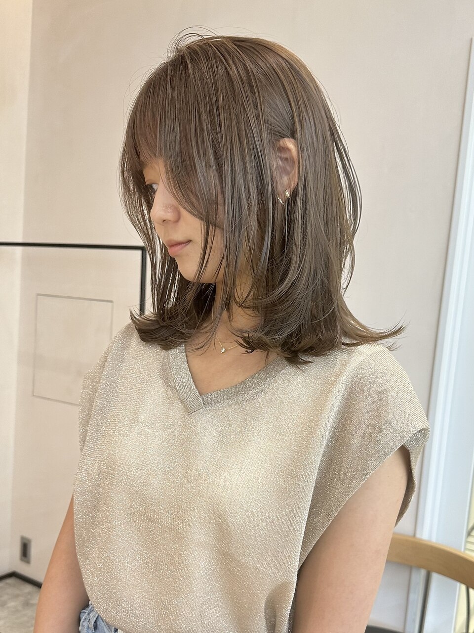 ミディアムレイヤー　グレージュ　ブリーチなしカラー