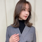 大人上品くびれ毛流れレイヤーミディアム