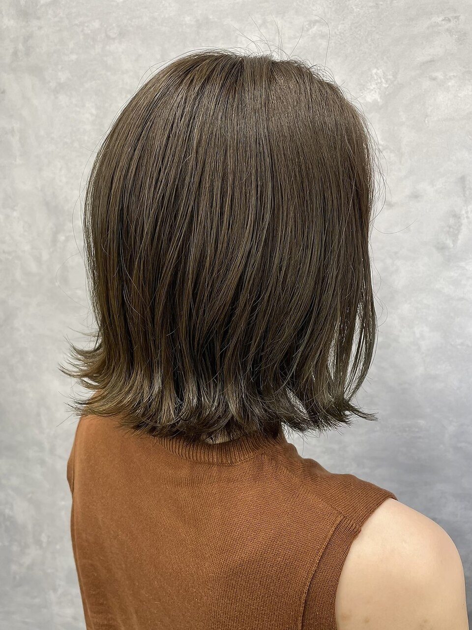 くびレイヤー イメチェン 大人ショートボブ アッシュベージュ
