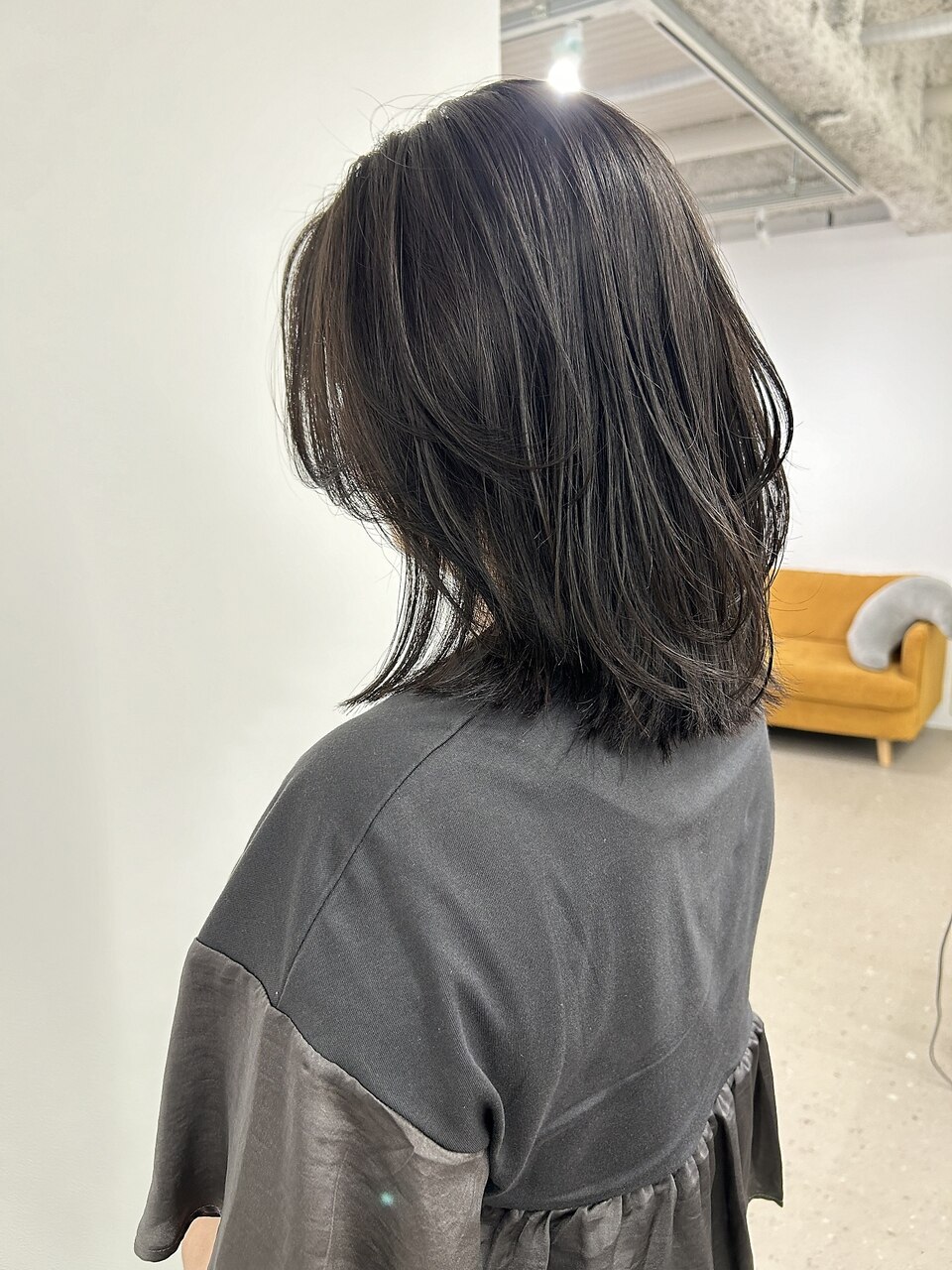 顔まわりレイヤーと秋色カラー似合わせミディアム