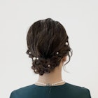 一番人気なアップスタイルシニヨンヘア