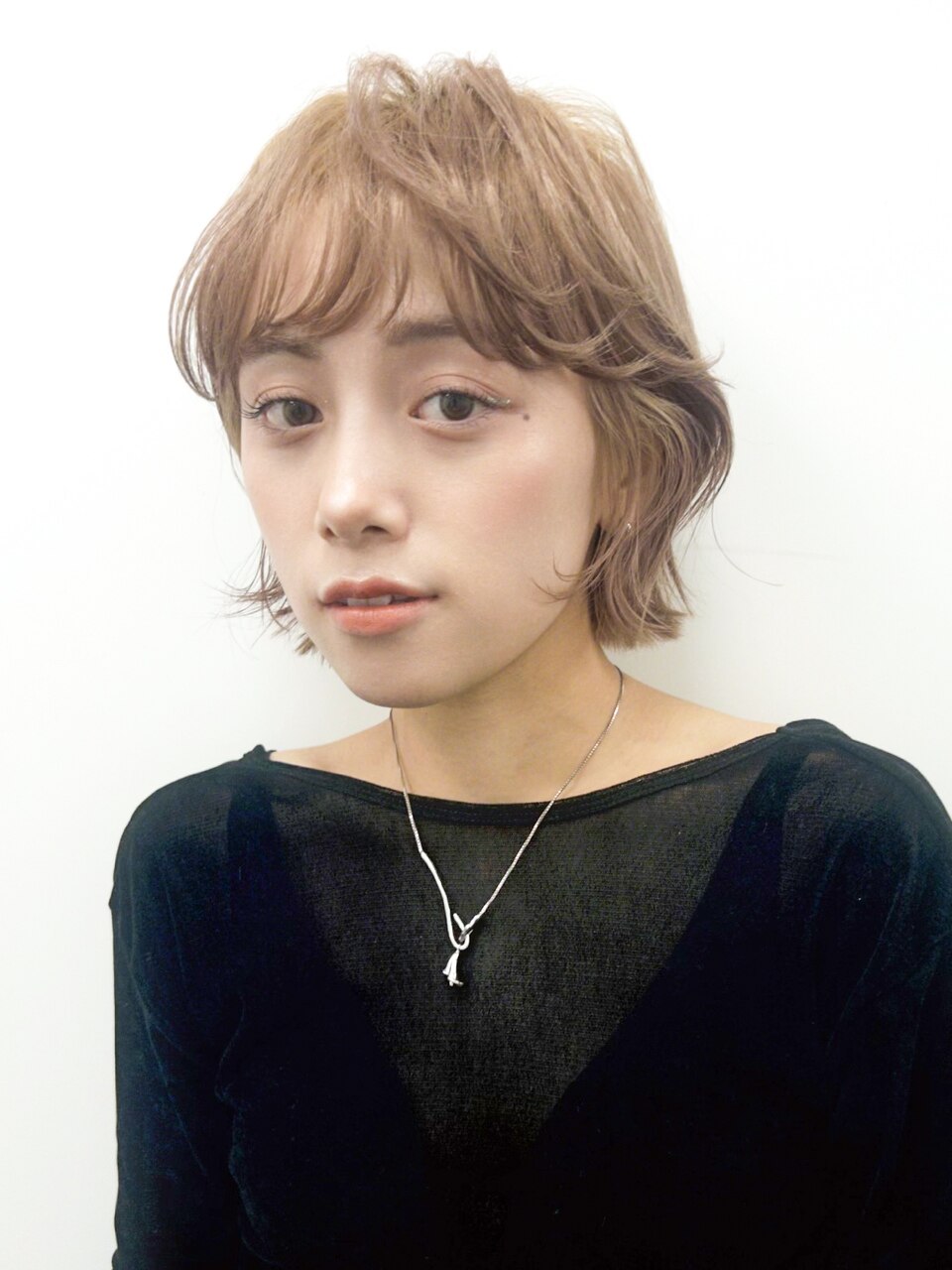 ショート美髪顔周りレイヤーおくれ毛_9822