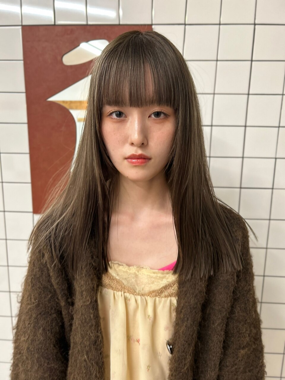 カーキベージュ　小顔バング