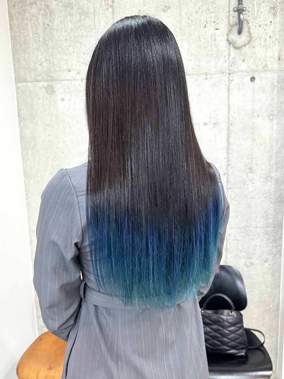 グラデーションカラー ターコイズブルー 表参道