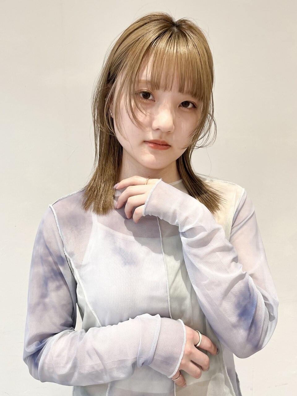 顔周りカット オリーブベージュ ミディアム