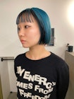 オン眉ボブ×ターコイズブルーのデザインカラー