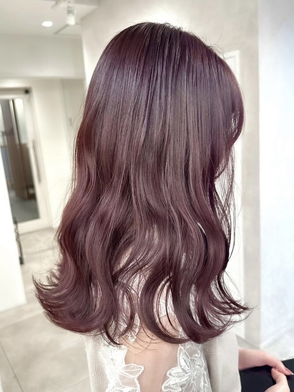 2025年春のヘアカラーガイド。髪色迷子に贈る最旬3大カラーと定番  