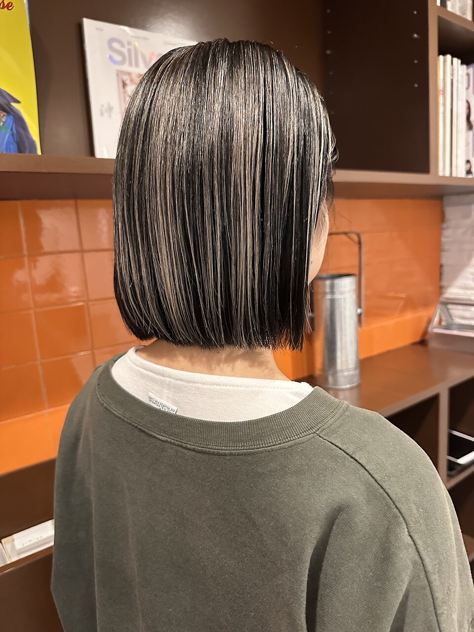 バレイヤージュ外国人風ハイライトカラーハイレイヤーカット