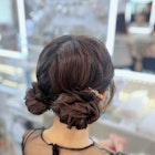 結婚式 お呼ばれ 推し活 お団子ツインアレンジ×ビジューピン