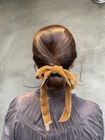 リボンがかわいいタイトシニヨン