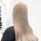 ミルクティーベージュブリーチフェミニンロングレイヤーカット