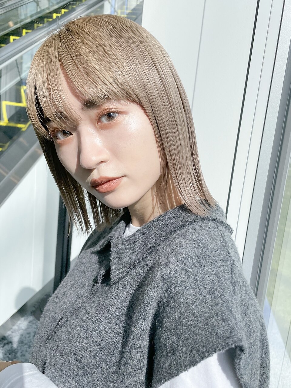 外ハネボブ/ロブ/ホワイトベージュ/ベージュカラー/ブリーチあり